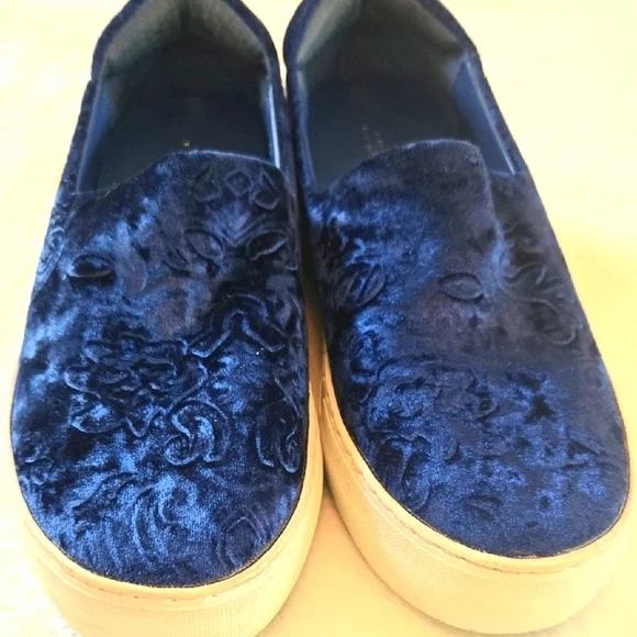 J/SLIDES NYC SZ 7 CRUSHED VELVET ROYAL BLUE PAISLEY FLORAL CASUAL SNEAKERS GLAM! - Picture 7 of 10